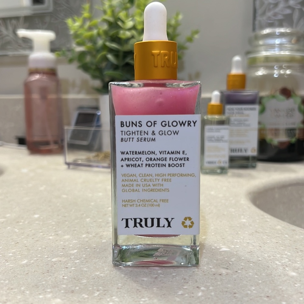 Truly Beauty Buns of Glowry Butt Serum